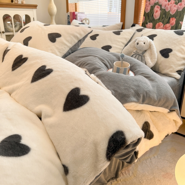 91家纺网 家纺一手货源 找家纺 妖妖家纺 2025新款加厚印花兔毛绒保暖四件套 心跳