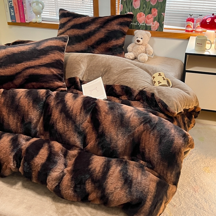 91家纺网 家纺一手货源 找家纺 妖妖家纺 2025新款加厚印花兔毛绒保暖四件套 斑斓可可