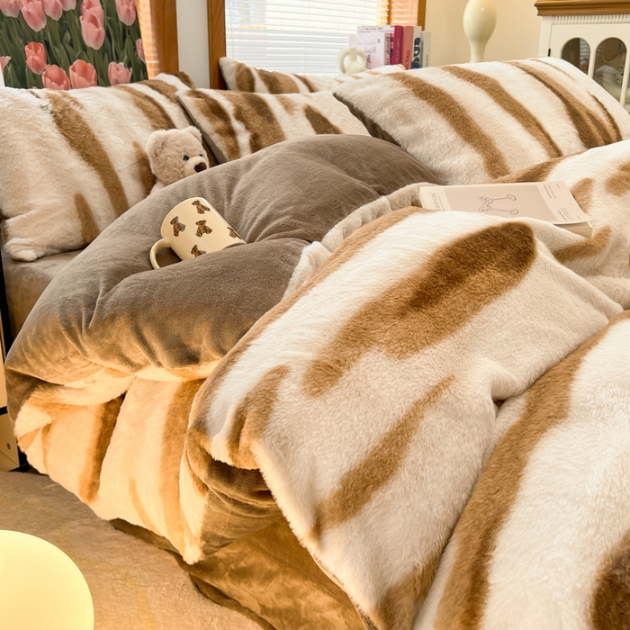 91家纺网 家纺一手货源 找家纺 妖妖家纺 2025新款加厚印花兔毛绒保暖四件套 奶油泡芙