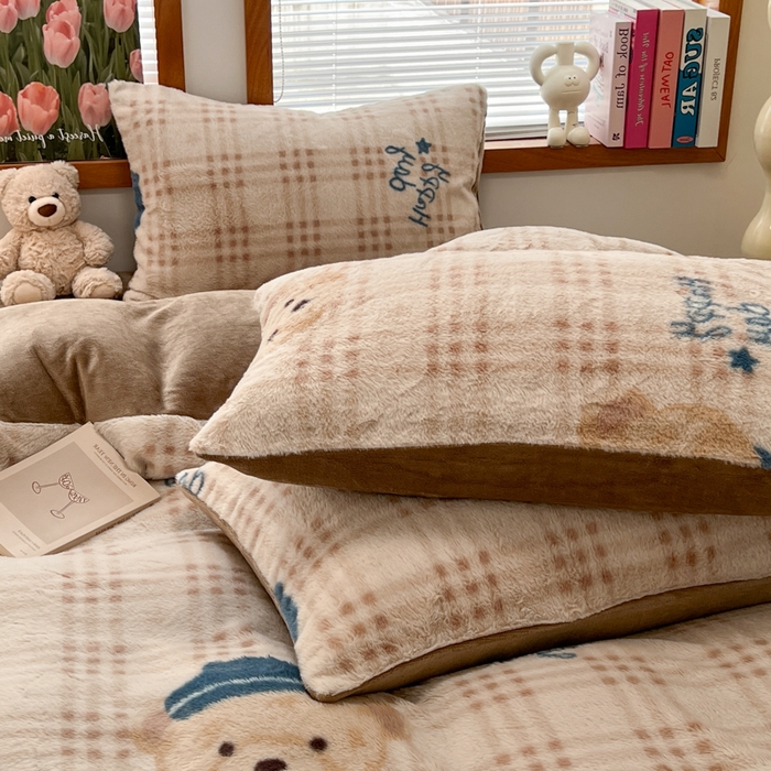 91家纺网 家纺一手货源 找家纺 妖妖家纺 2025新款加厚印花兔毛绒保暖四件套 萌萌奶熊