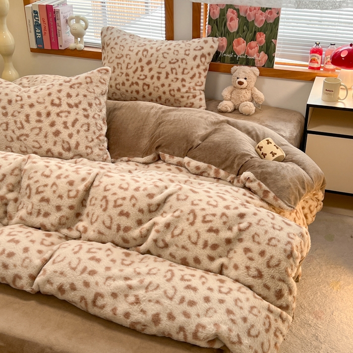 91家纺网 家纺一手货源 找家纺 妖妖家纺 2025新款加厚印花兔毛绒保暖四件套 雪域豹纹