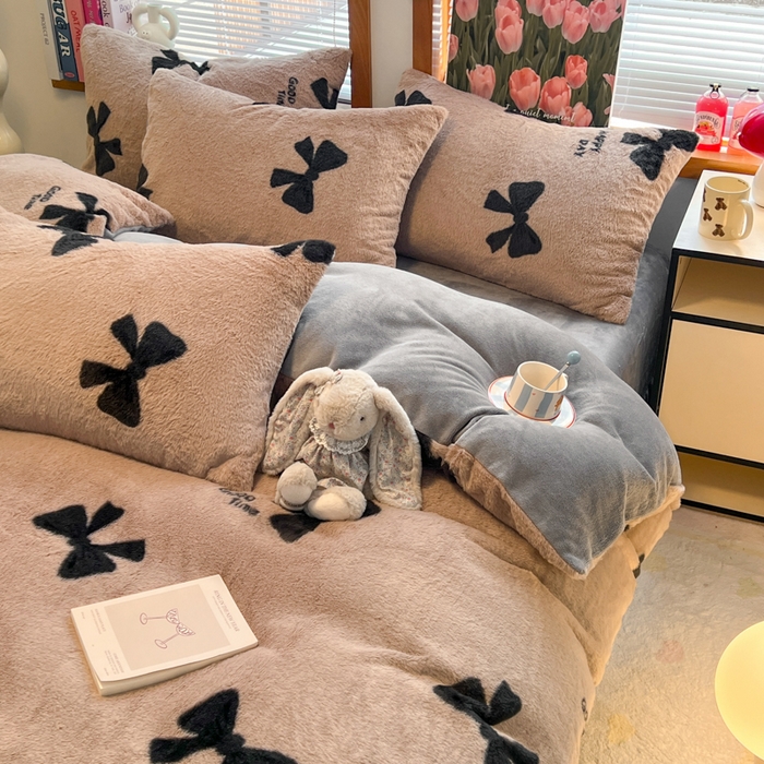 91家纺网 家纺一手货源 找家纺 妖妖家纺 2025新款加厚印花兔毛绒保暖四件套 少女心蝴蝶结