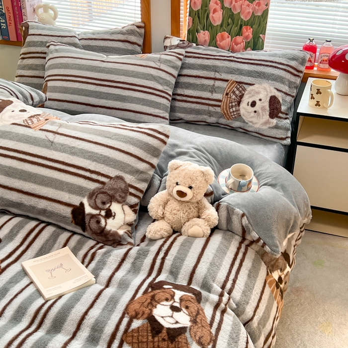 91家纺网 家纺一手货源 找家纺 妖妖家纺 2025新款加厚印花兔毛绒保暖四件套 英伦狗狗