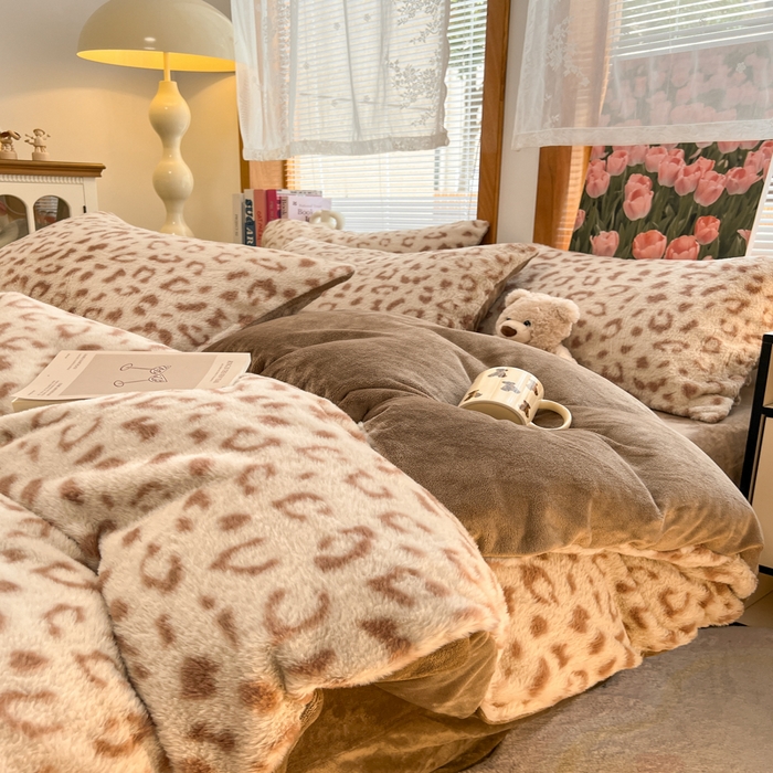 91家纺网 家纺一手货源 找家纺 妖妖家纺 2025新款加厚印花兔毛绒保暖四件套 雪域豹纹