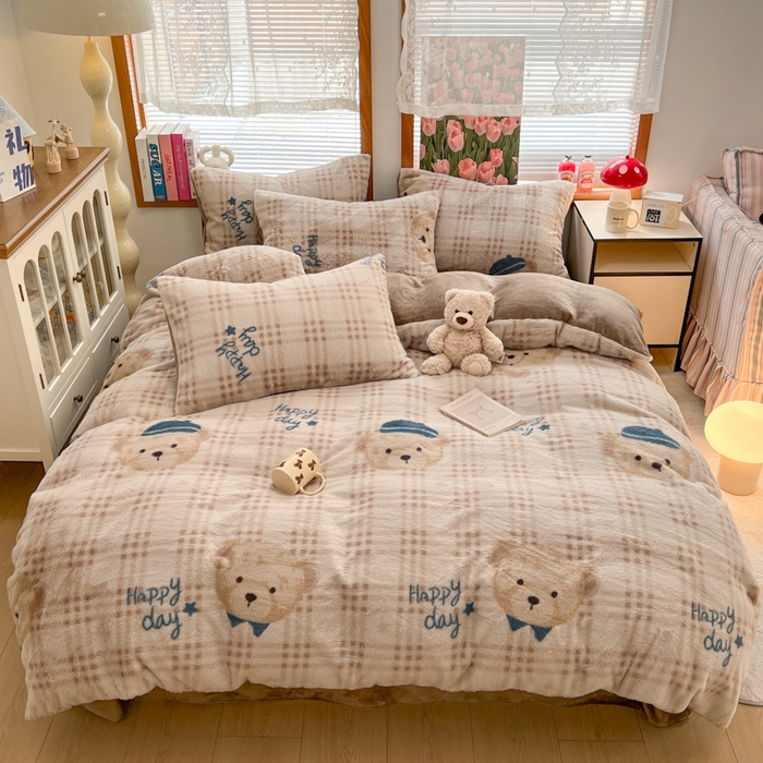 91家纺网 家纺一手货源 找家纺 妖妖家纺 2025新款加厚印花兔毛绒保暖四件套 萌萌奶熊