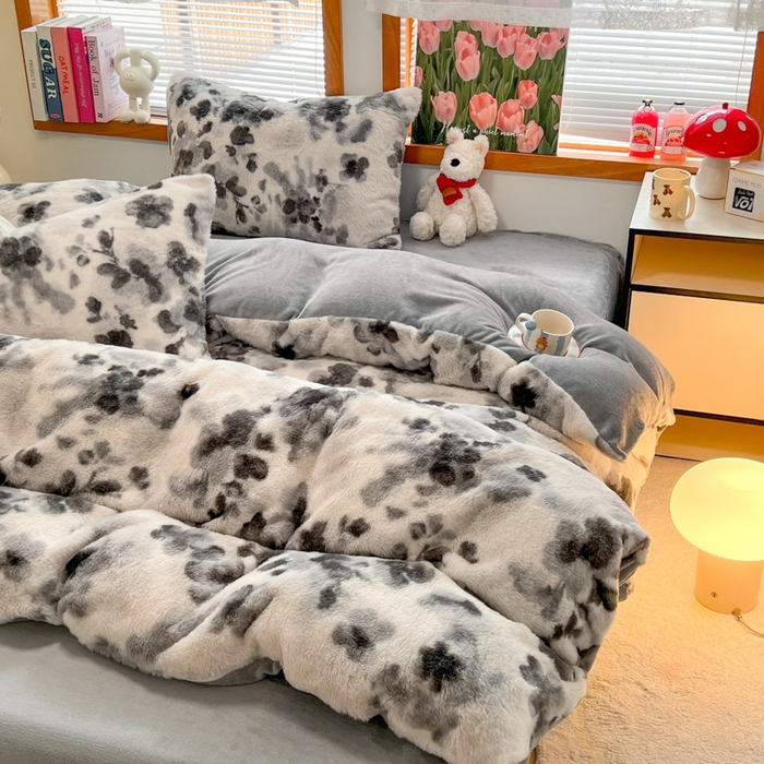 91家纺网 家纺一手货源 找家纺 妖妖家纺 2025新款加厚印花兔毛绒保暖四件套 墨染