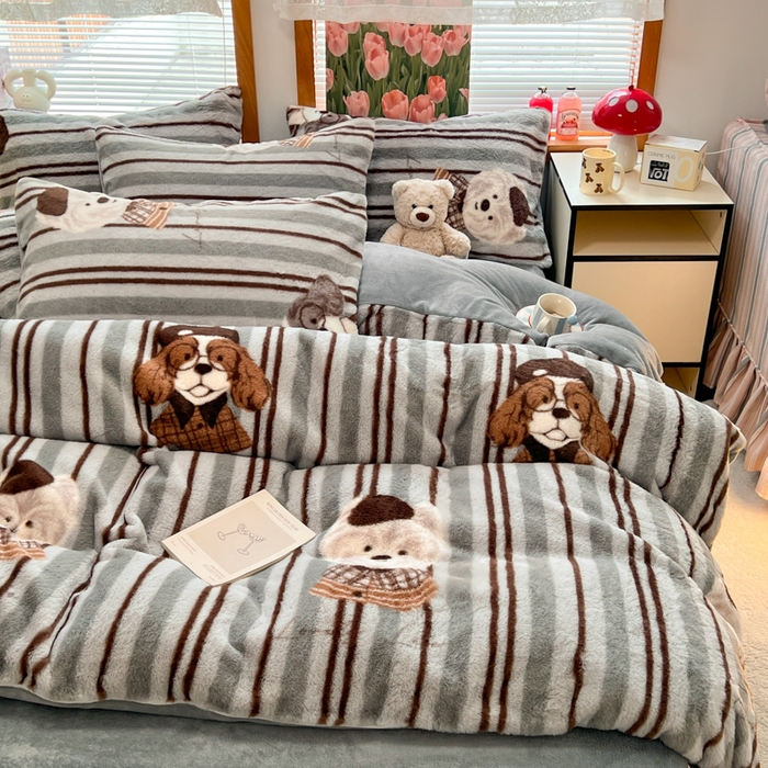 91家纺网 家纺一手货源 找家纺 妖妖家纺 2025新款加厚印花兔毛绒保暖四件套 英伦狗狗