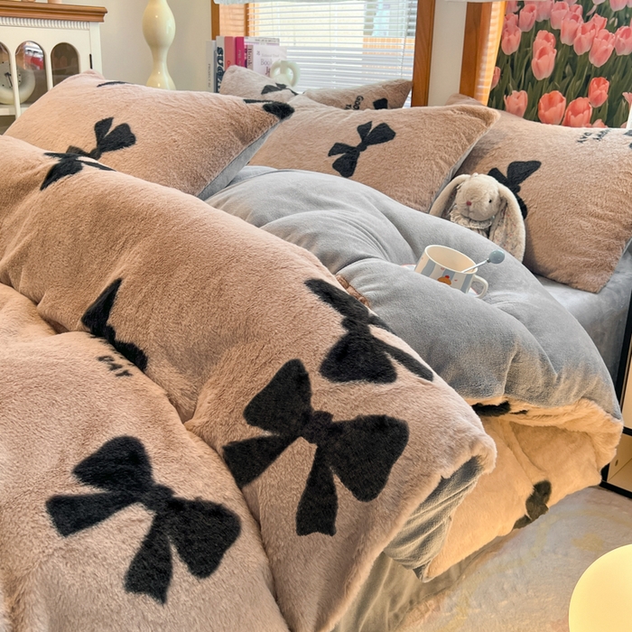 91家纺网 家纺一手货源 找家纺 妖妖家纺 2025新款加厚印花兔毛绒保暖四件套 少女心蝴蝶结