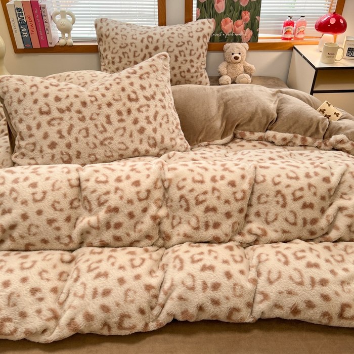 91家纺网 家纺一手货源 找家纺 妖妖家纺 2025新款加厚印花兔毛绒保暖四件套 雪域豹纹