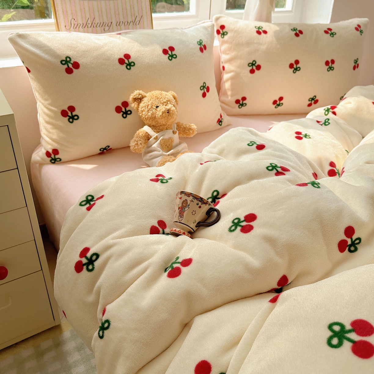 91家纺网 家纺一手货源 找家纺 优选 2025新款小清新加厚高克重牛奶绒四件套直播爆款电商爆款粉色樱桃