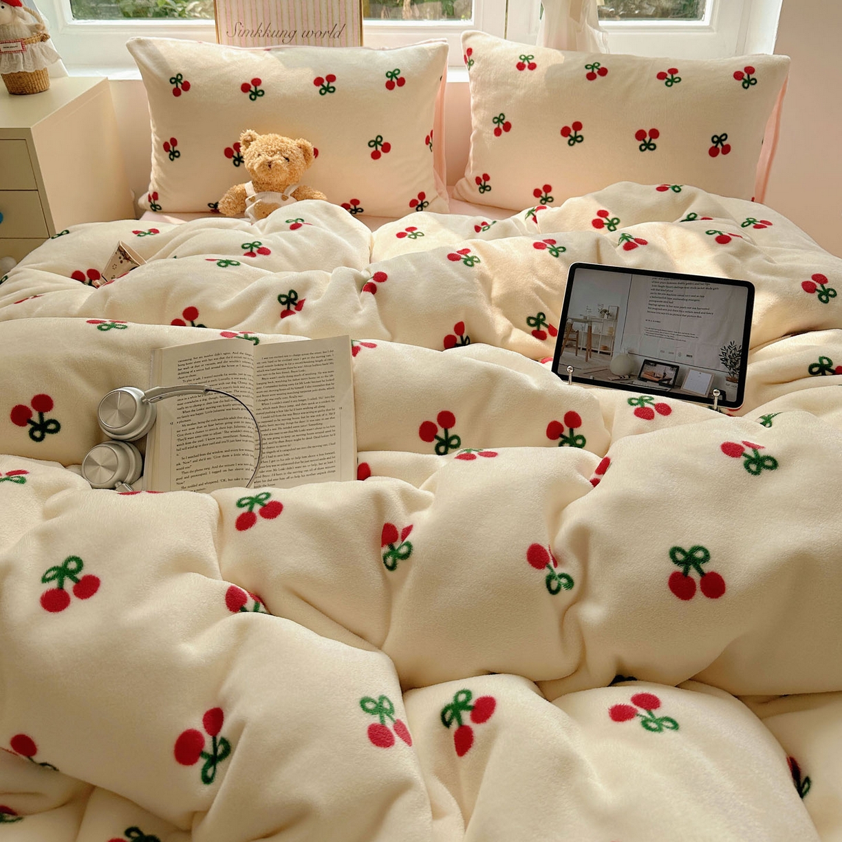 91家纺网 家纺一手货源 找家纺 优选 2025新款小清新加厚高克重牛奶绒四件套直播爆款电商爆款粉色樱桃