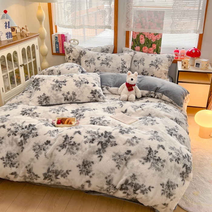 91家纺网 家纺一手货源 找家纺 妖妖家纺 2025新款加厚印花兔毛绒保暖四件套 花谷