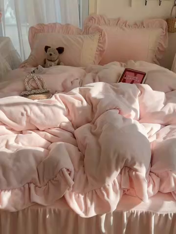 91家纺网 家纺一手货源 找家纺 轻奢坊 2025新款牛奶绒纯色全棉蕾丝大花边四件套-软乎系列 软乎粉