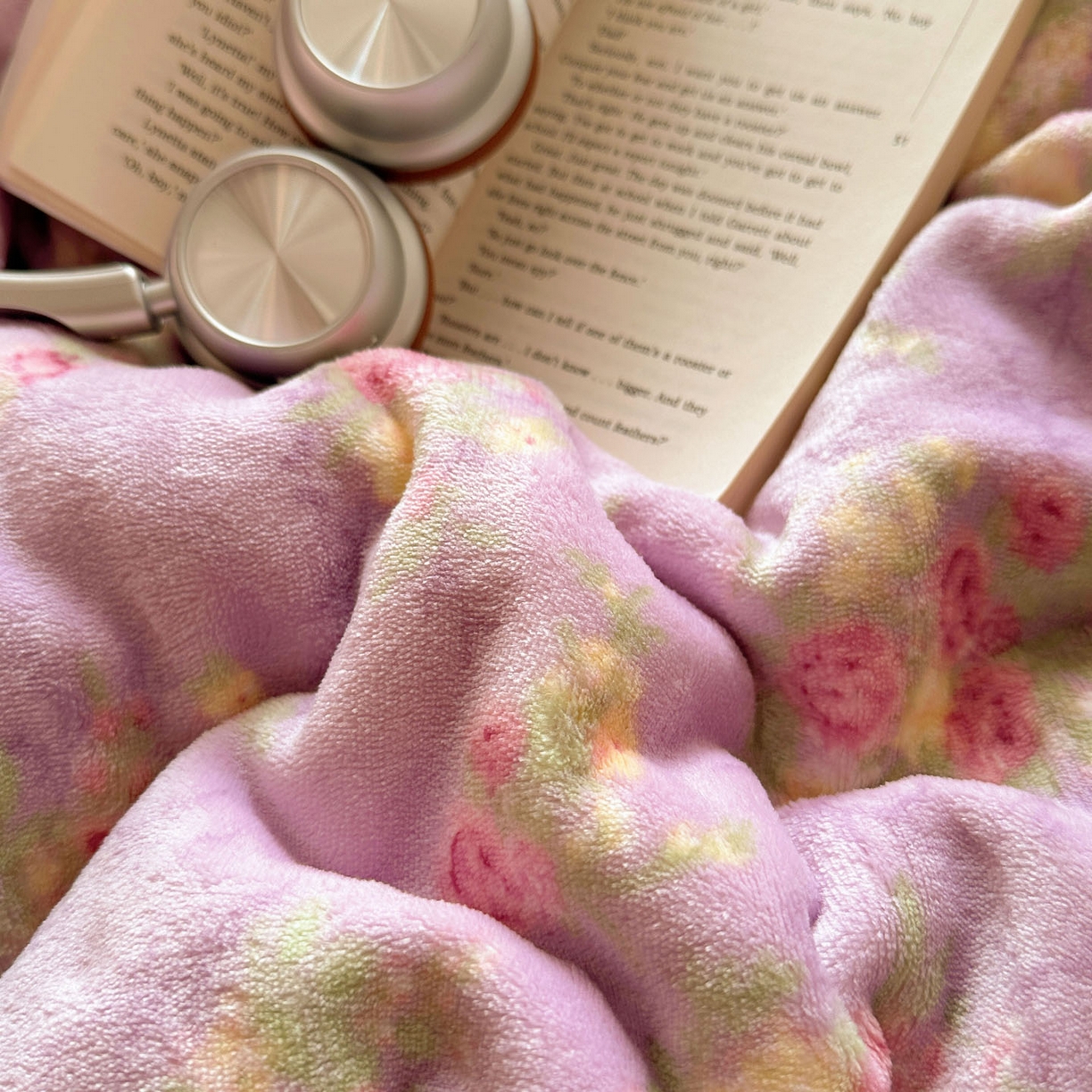 91家纺网 家纺一手货源 找家纺 优选 2025新款小清新加厚高克重牛奶绒四件套直播爆款电商爆款花团锦簇