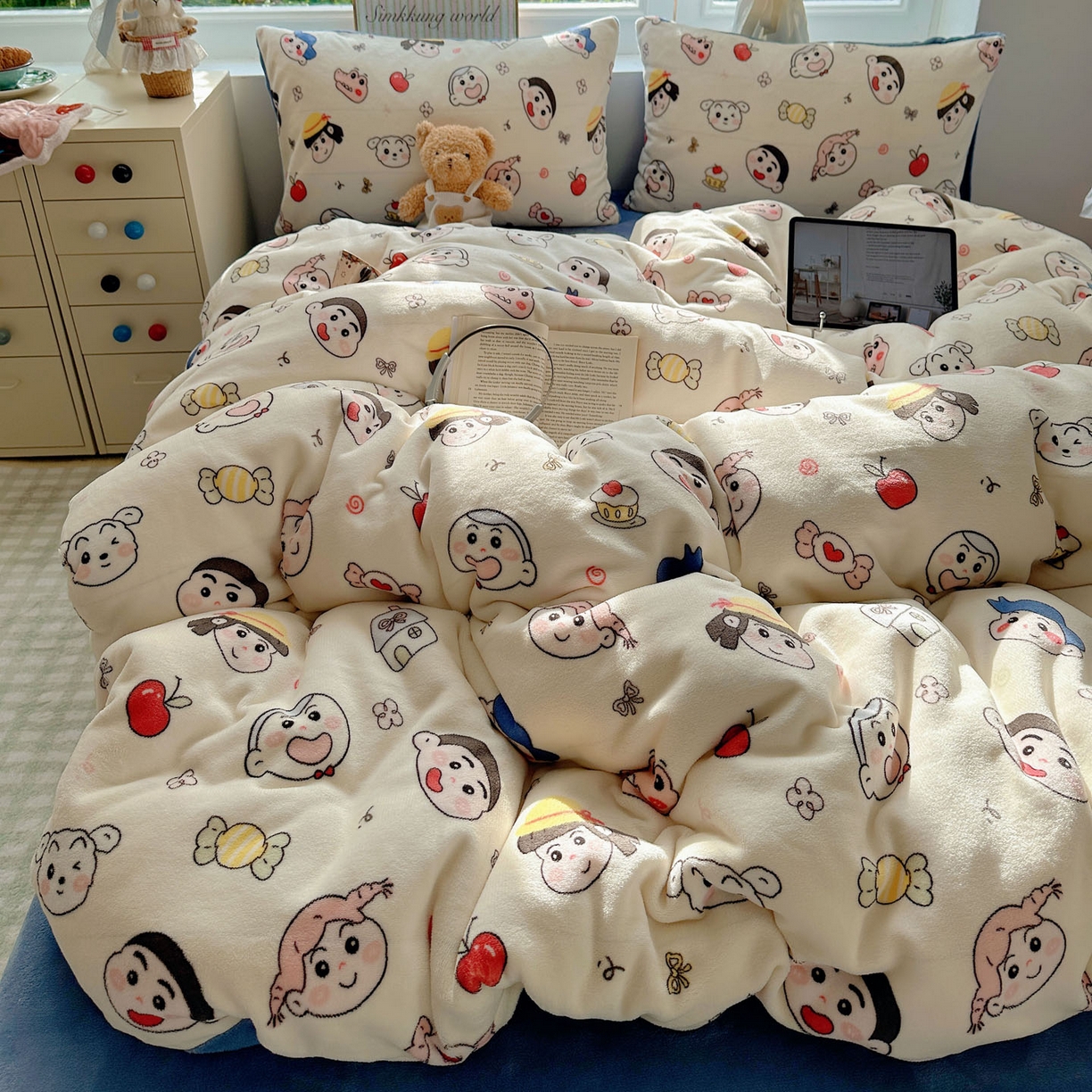 91家纺网 家纺一手货源 找家纺 优选 2025新款小清新加厚高克重牛奶绒四件套直播爆款电商爆款欢乐男孩