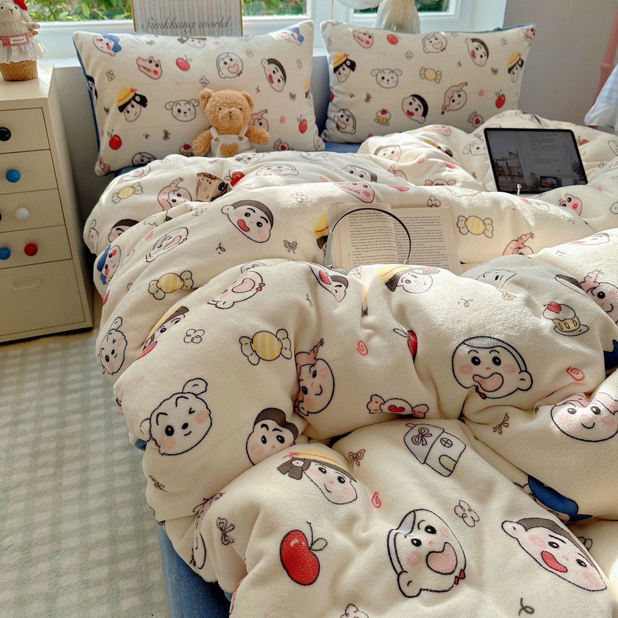 91家纺网 家纺一手货源 找家纺 优选 2025新款小清新加厚高克重牛奶绒四件套直播爆款电商爆款欢乐男孩