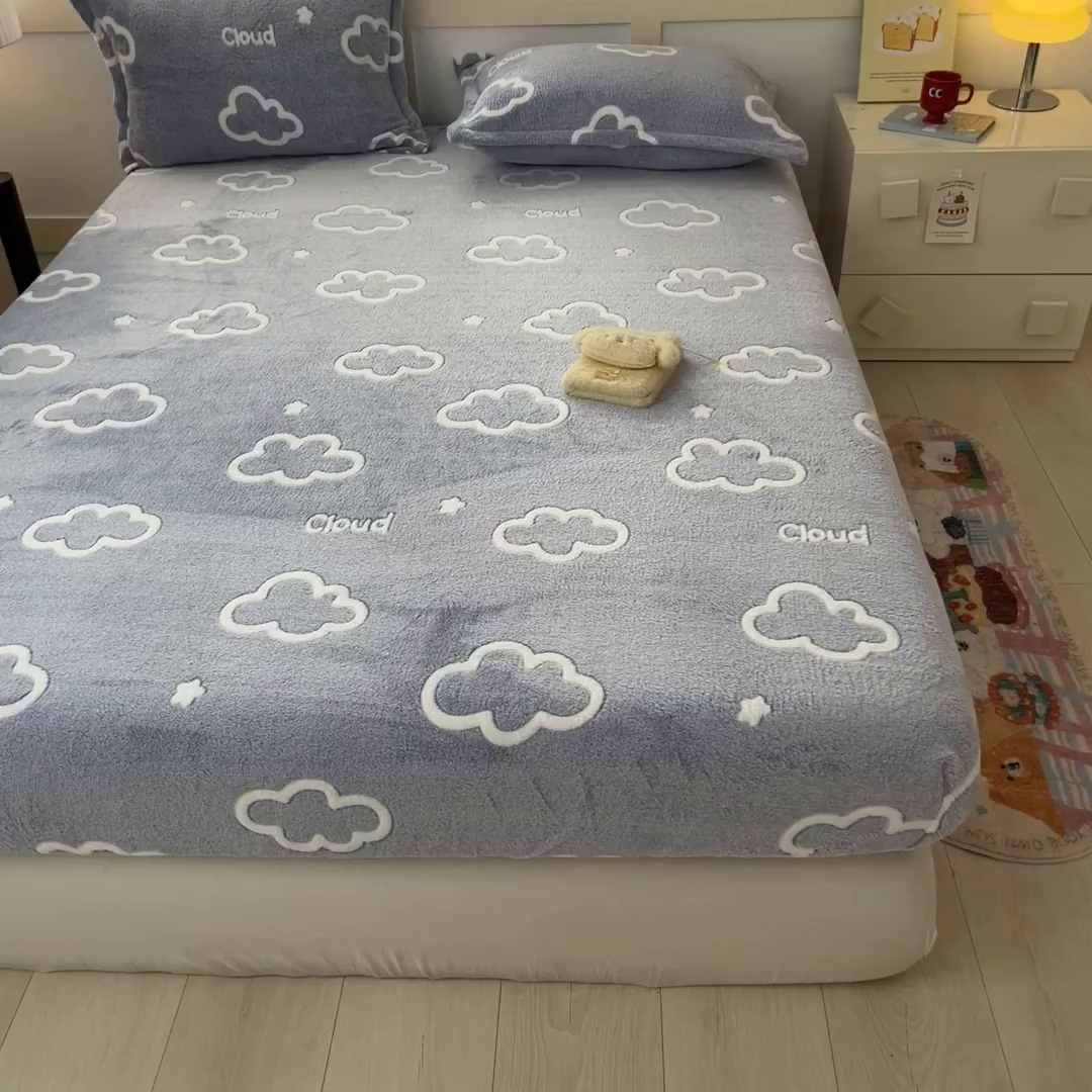 91家纺网 家纺一手货源 找家纺 川悦生活 2025新款高克重雪花绒卡通印花加厚保暖大床单床笠 床笠奶味云朵