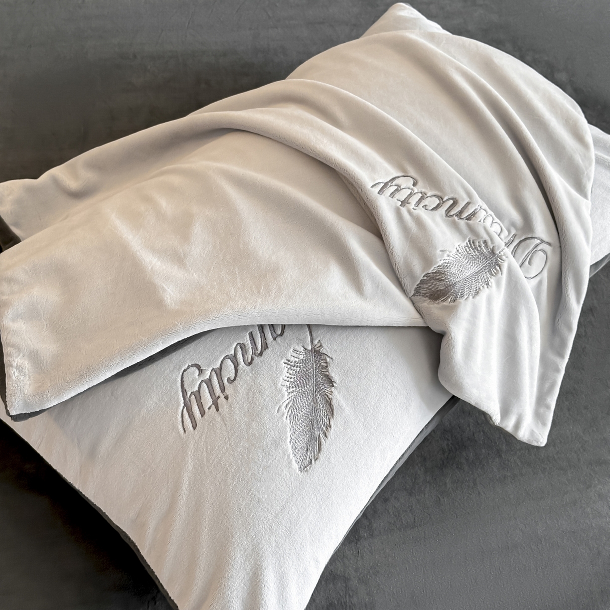 91家纺网 家纺一手货源 找家纺 （总）如一 2025新款水晶绒双拼刺绣四件套轻羽系列