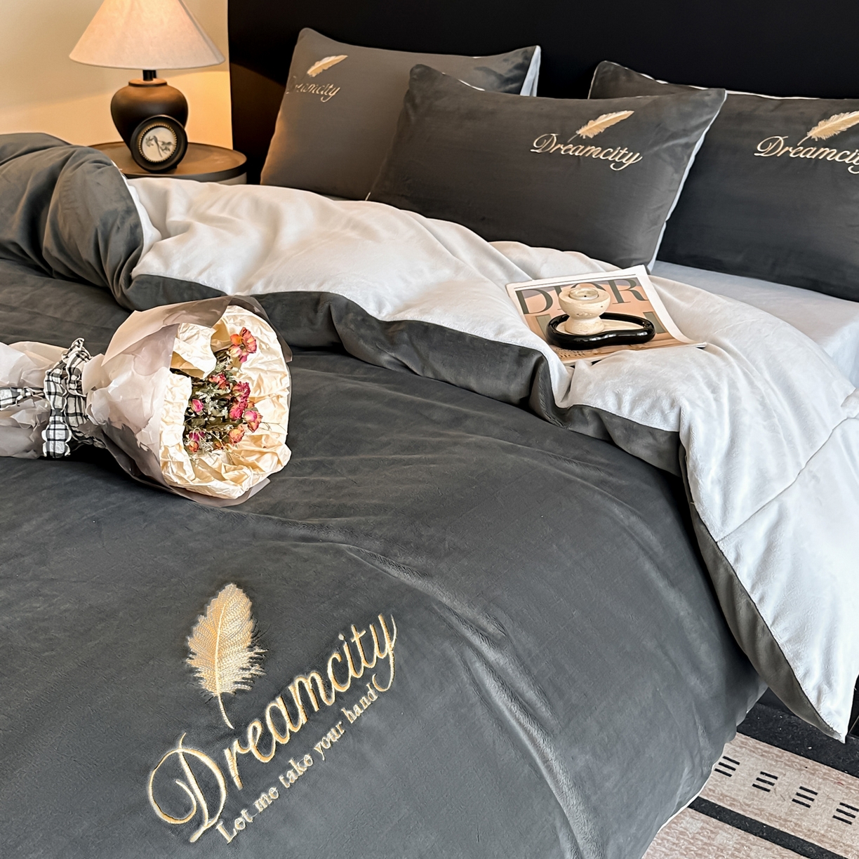 91家纺网 家纺一手货源 找家纺 如一 2025新款水晶绒双拼刺绣四件套轻羽系列 轻羽-深灰银