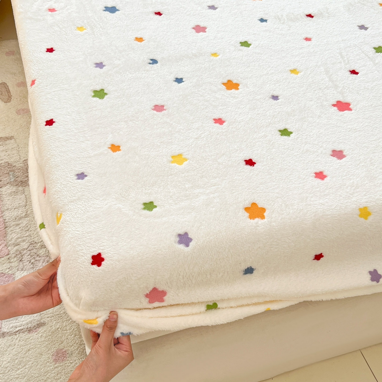 91家纺网 家纺一手货源 找家纺 川悦生活 2025新款高克重雪花绒卡通印花加厚保暖大床单床笠 床笠奶昔星星