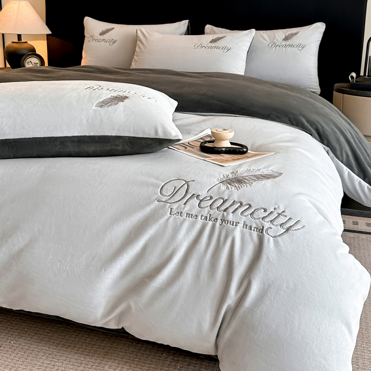 91家纺网 家纺一手货源 找家纺 如一 2025新款水晶绒双拼刺绣四件套轻羽系列 轻羽-典雅灰