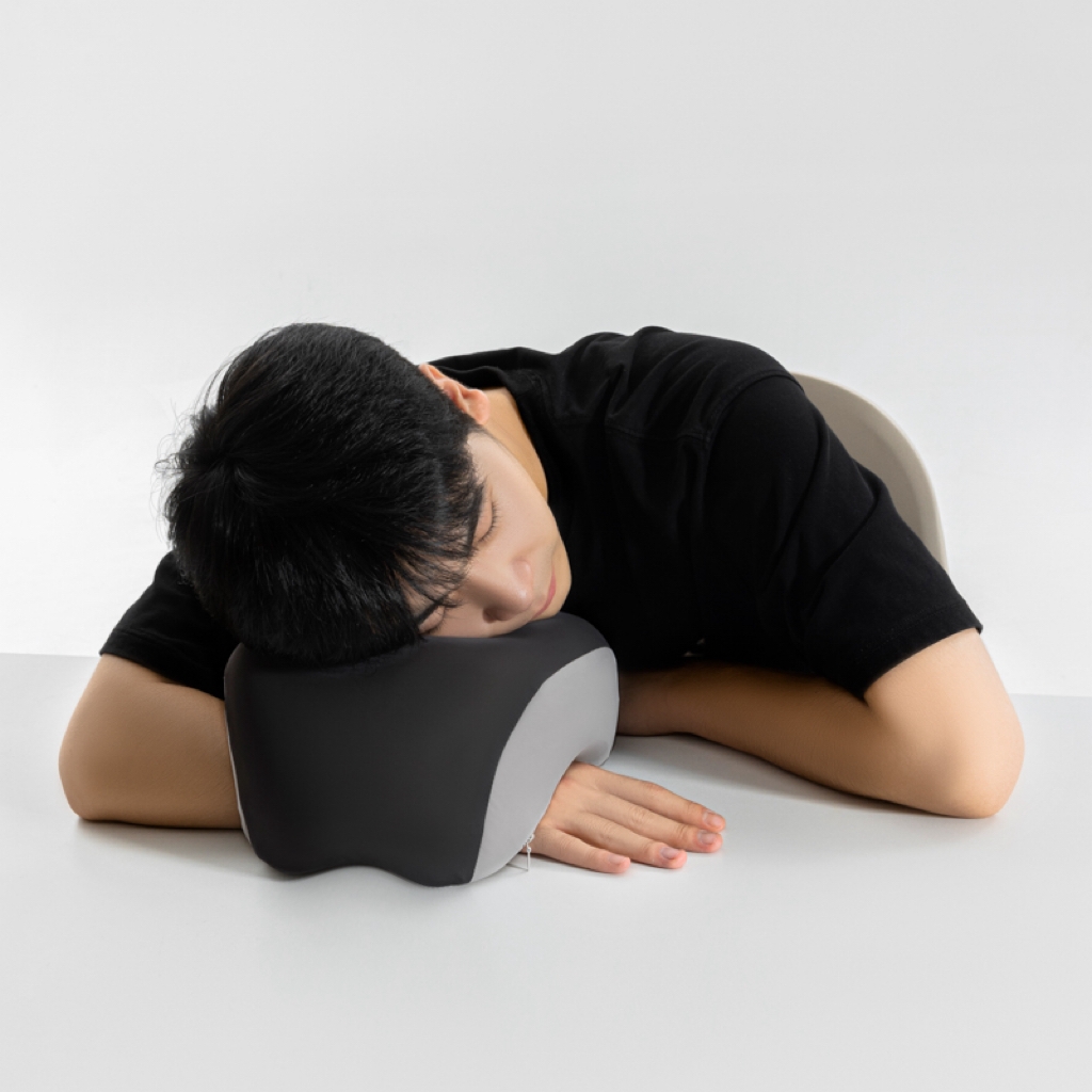 91家纺网 家纺一手货源 找家纺 昕科 2025新款多功能不压手午睡枕-学生午睡枕芯办公室睡觉神器枕头趴睡记忆棉午睡枕 午睡枕-灰色