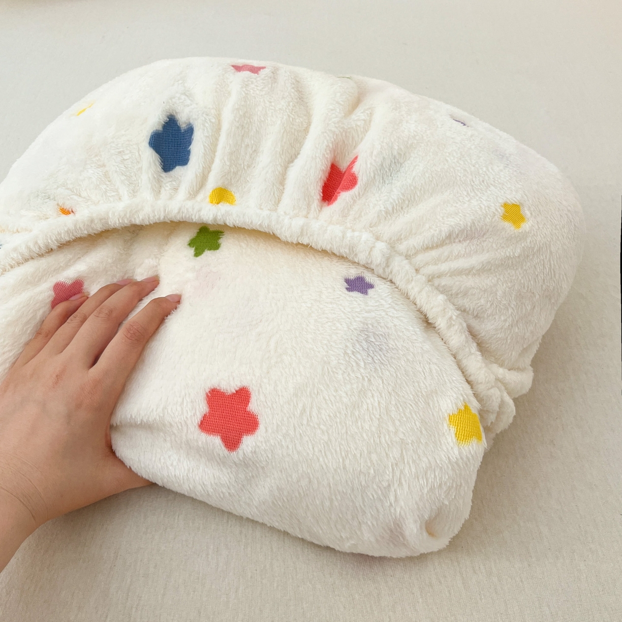 91家纺网 家纺一手货源 找家纺 川悦生活 2025新款高克重雪花绒卡通印花加厚保暖大床单床笠 床笠奶昔星星