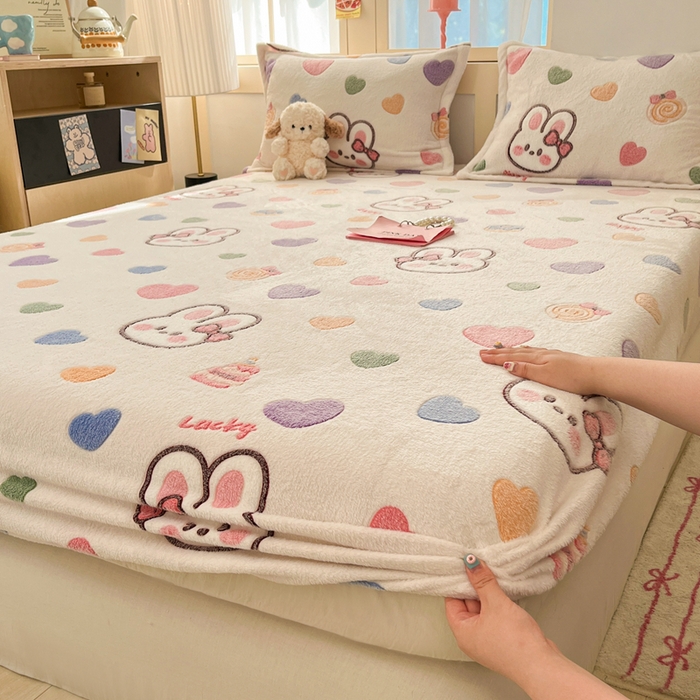 91家纺网 家纺一手货源 找家纺 川悦生活 2025新款高克重雪花绒卡通印花加厚保暖大床单床笠 床笠泡芙小兔