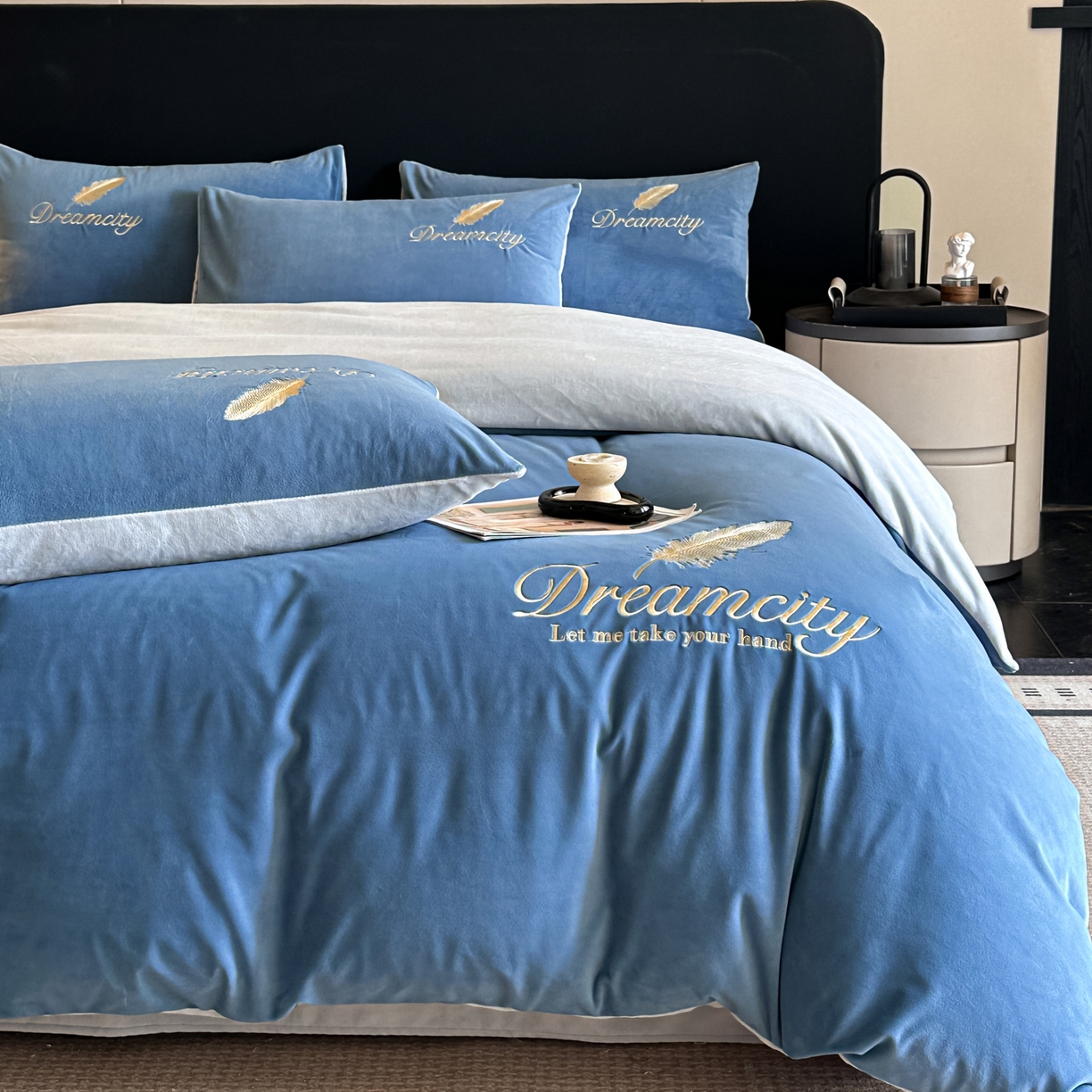 91家纺网 家纺一手货源 找家纺 如一 2025新款水晶绒双拼刺绣四件套轻羽系列 轻羽-雾蓝灰