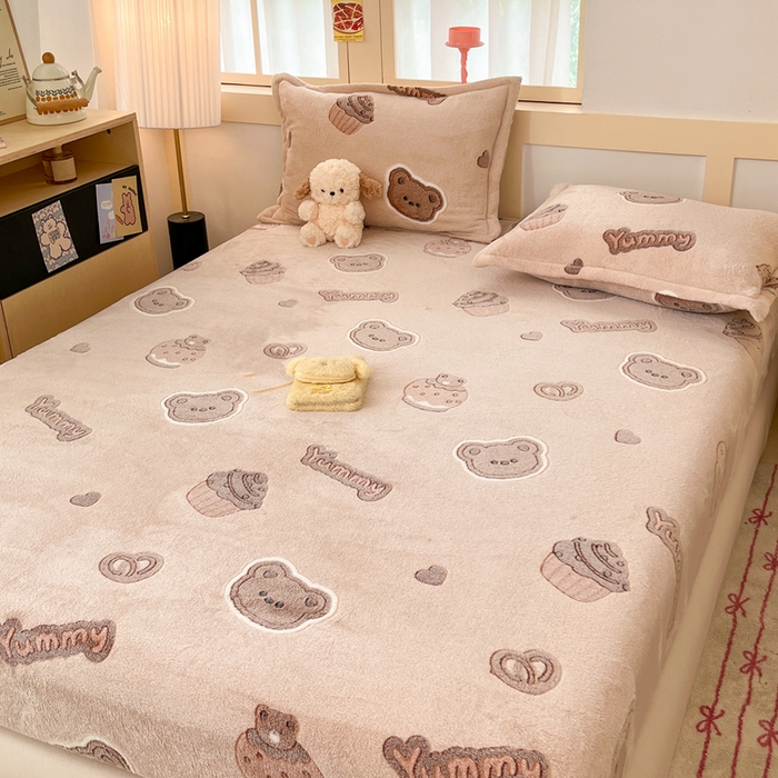 91家纺网 家纺一手货源 找家纺 川悦生活 2025新款高克重雪花绒卡通印花加厚保暖大床单床笠 床笠巧克力熊