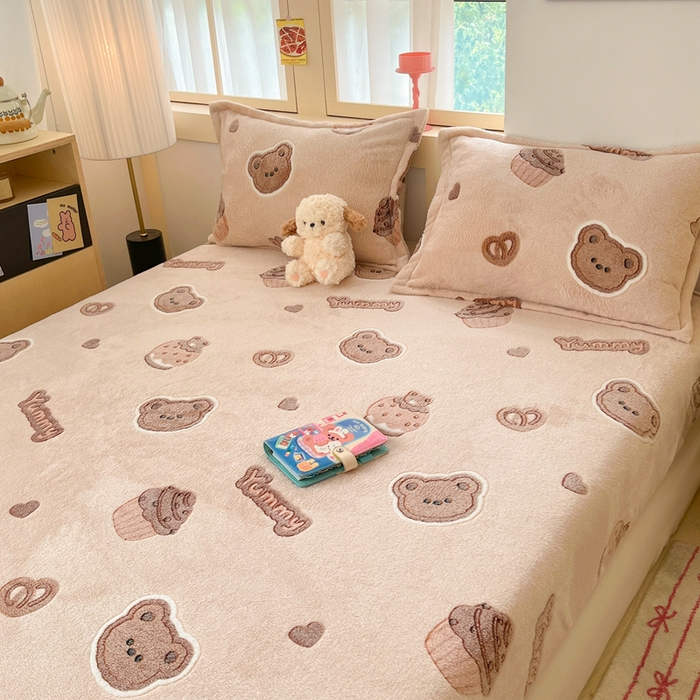 91家纺网 家纺一手货源 找家纺 川悦生活 2025新款高克重雪花绒卡通印花加厚保暖大床单床笠 床笠巧克力熊
