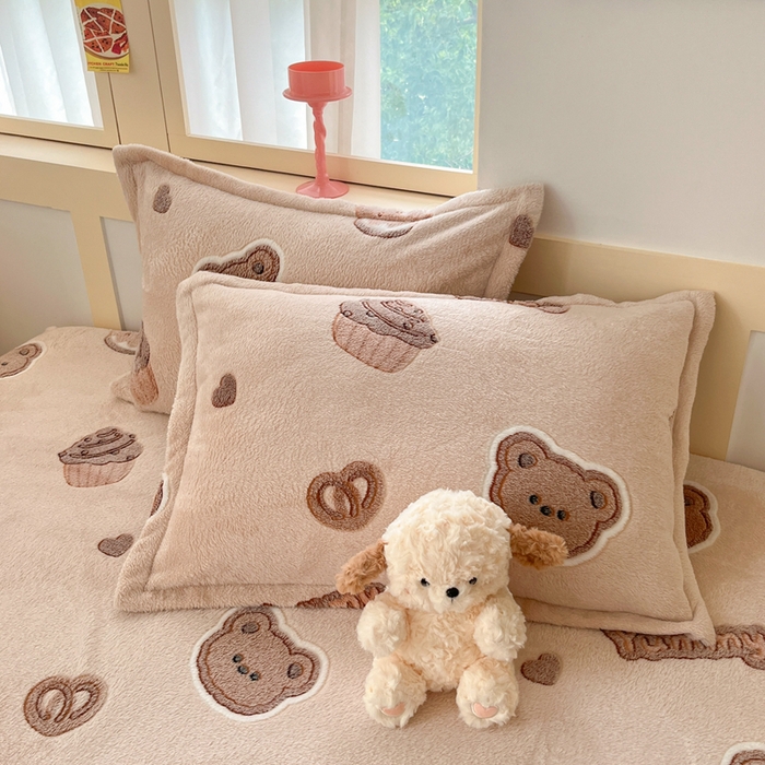 91家纺网 家纺一手货源 找家纺 川悦生活 2025新款高克重雪花绒卡通印花加厚保暖大床单床笠 床笠巧克力熊