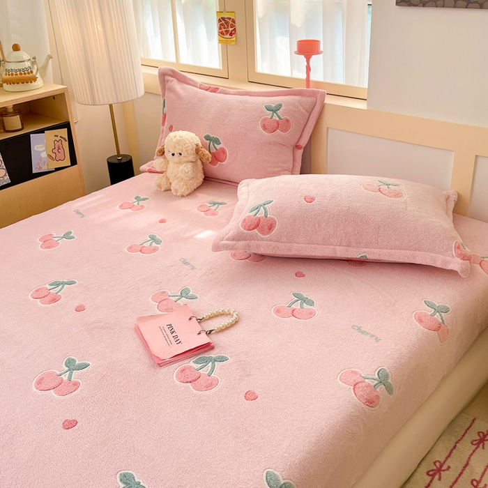 91家纺网 家纺一手货源 找家纺 川悦生活 2025新款高克重雪花绒卡通印花加厚保暖大床单床笠 床笠桃心爱语