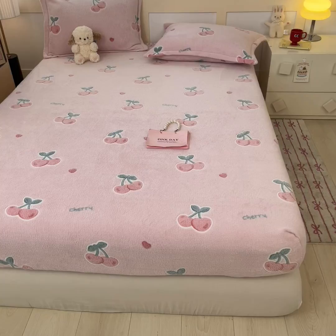 91家纺网 家纺一手货源 找家纺 川悦生活 2025新款高克重雪花绒卡通印花加厚保暖大床单床笠 床笠桃心爱语