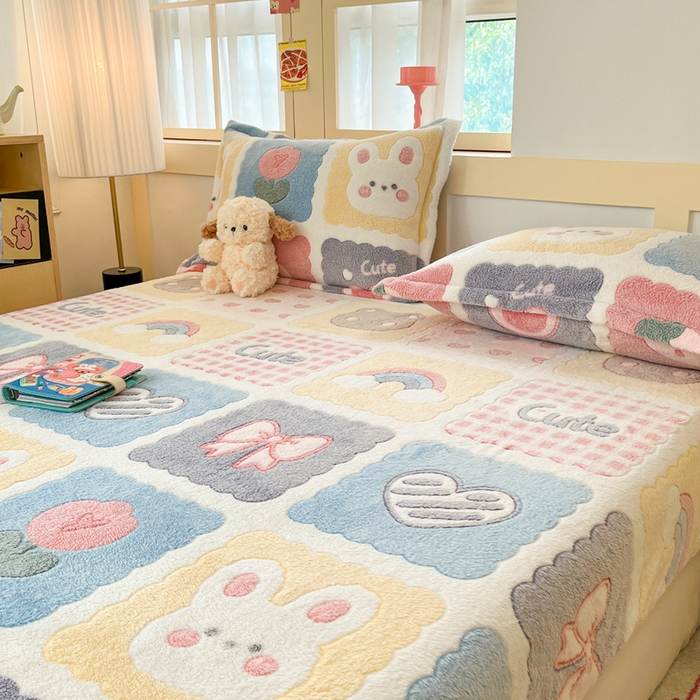 91家纺网 家纺一手货源 找家纺 川悦生活 2025新款高克重雪花绒卡通印花加厚保暖大床单床笠 床笠甜蜜日常粉