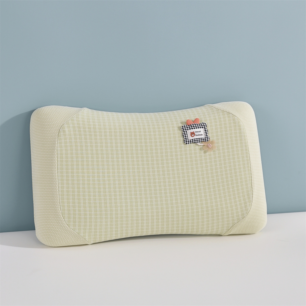 91家纺网 家纺一手货源 找家纺 蔻眠 方格暖绒拼接礼物熊儿童记忆枕护颈枕芯学生枕头 礼物熊-绿小格