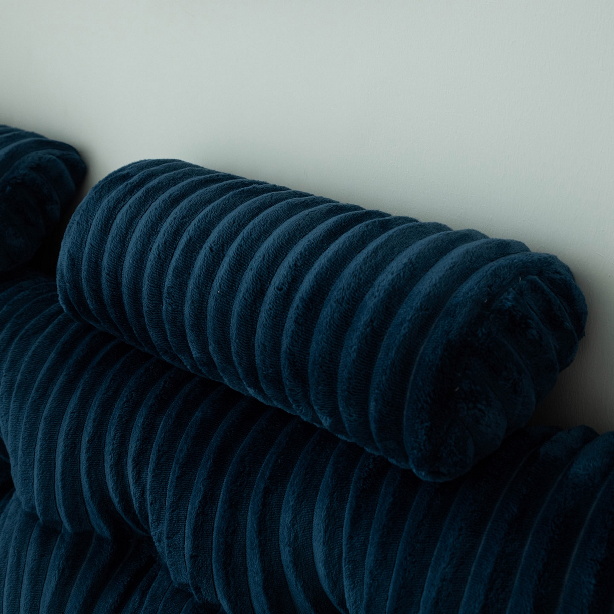 91家纺网 家纺一手货源 找家纺 美达人 2025新款兔绒抽条三角靠垫加枕头 Ziyu-兔绒-蓝色