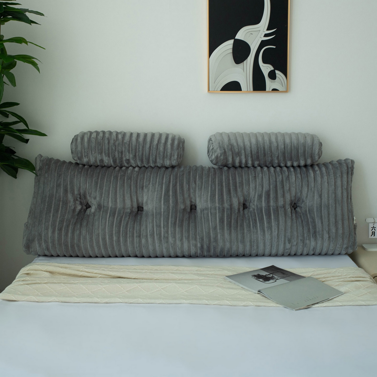 91家纺网 家纺一手货源 找家纺 美达人 2025新款兔绒抽条三角靠垫加枕头 Ziyu-兔绒-灰色