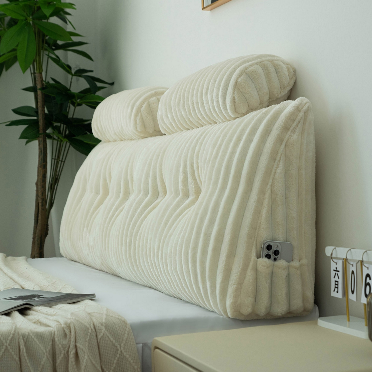 91家纺网 家纺一手货源 找家纺 美达人 2025新款兔绒抽条三角靠垫加枕头 Ziyu-兔绒-米白