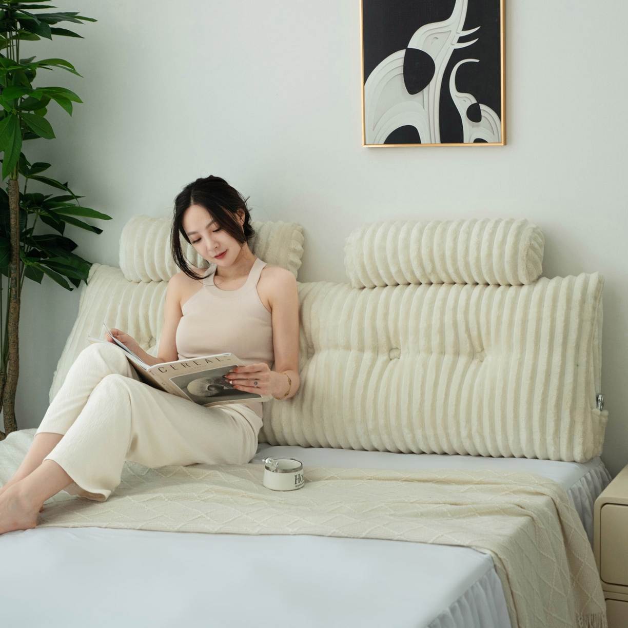 91家纺网 家纺一手货源 找家纺 美达人 2025新款兔绒抽条三角靠垫加枕头 Ziyu-兔绒-米白