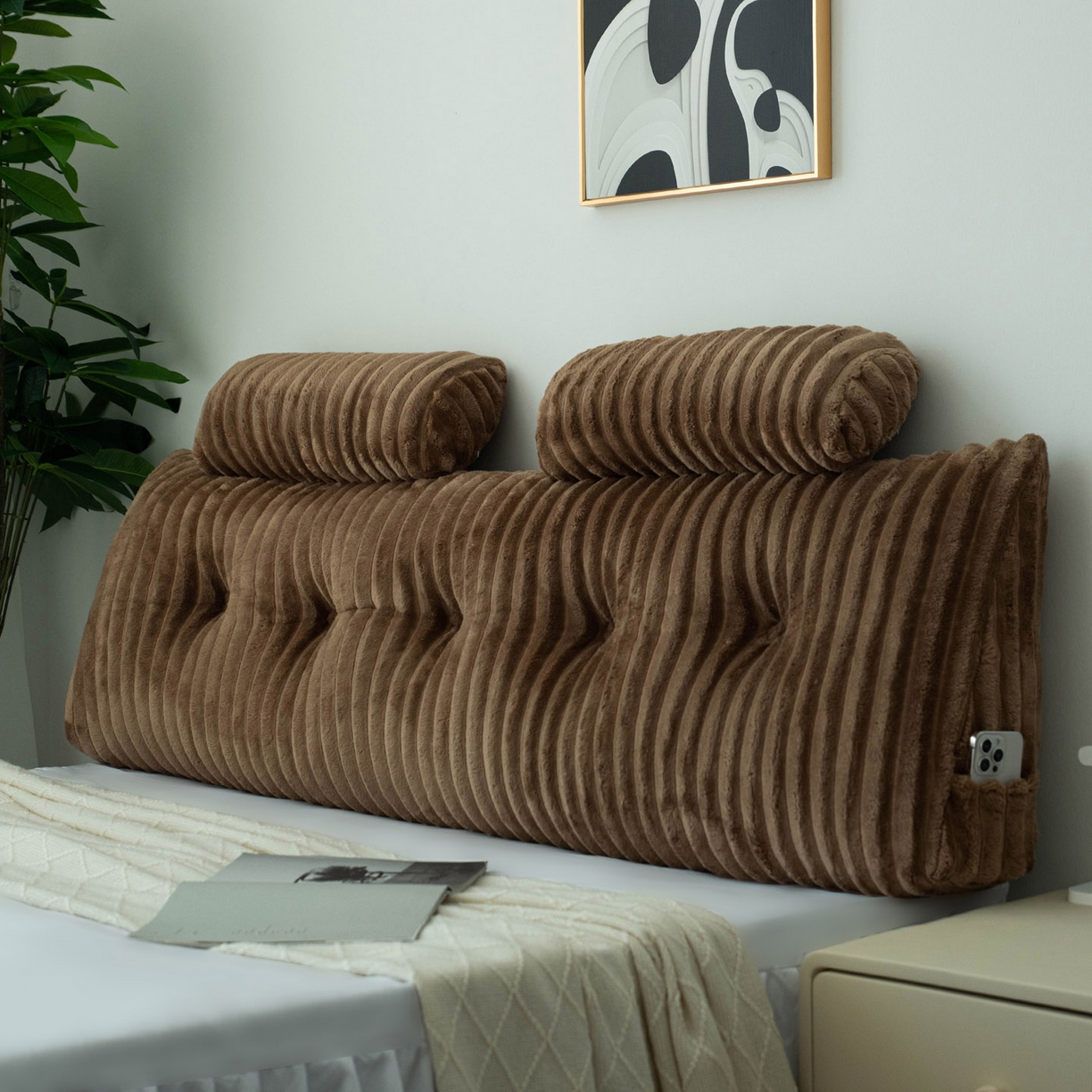 91家纺网 家纺一手货源 找家纺 美达人 2025新款兔绒抽条三角靠垫加枕头 Ziyu-兔绒-咖色