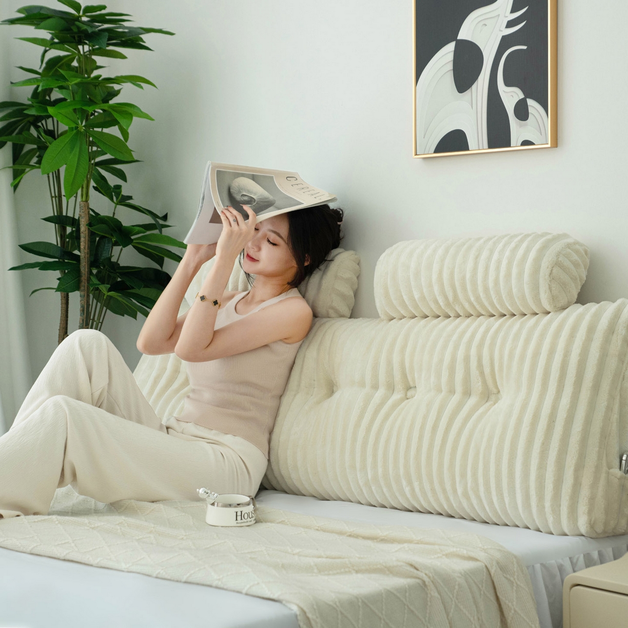 91家纺网 家纺一手货源 找家纺 美达人 2025新款兔绒抽条三角靠垫加枕头 Ziyu-兔绒-米白