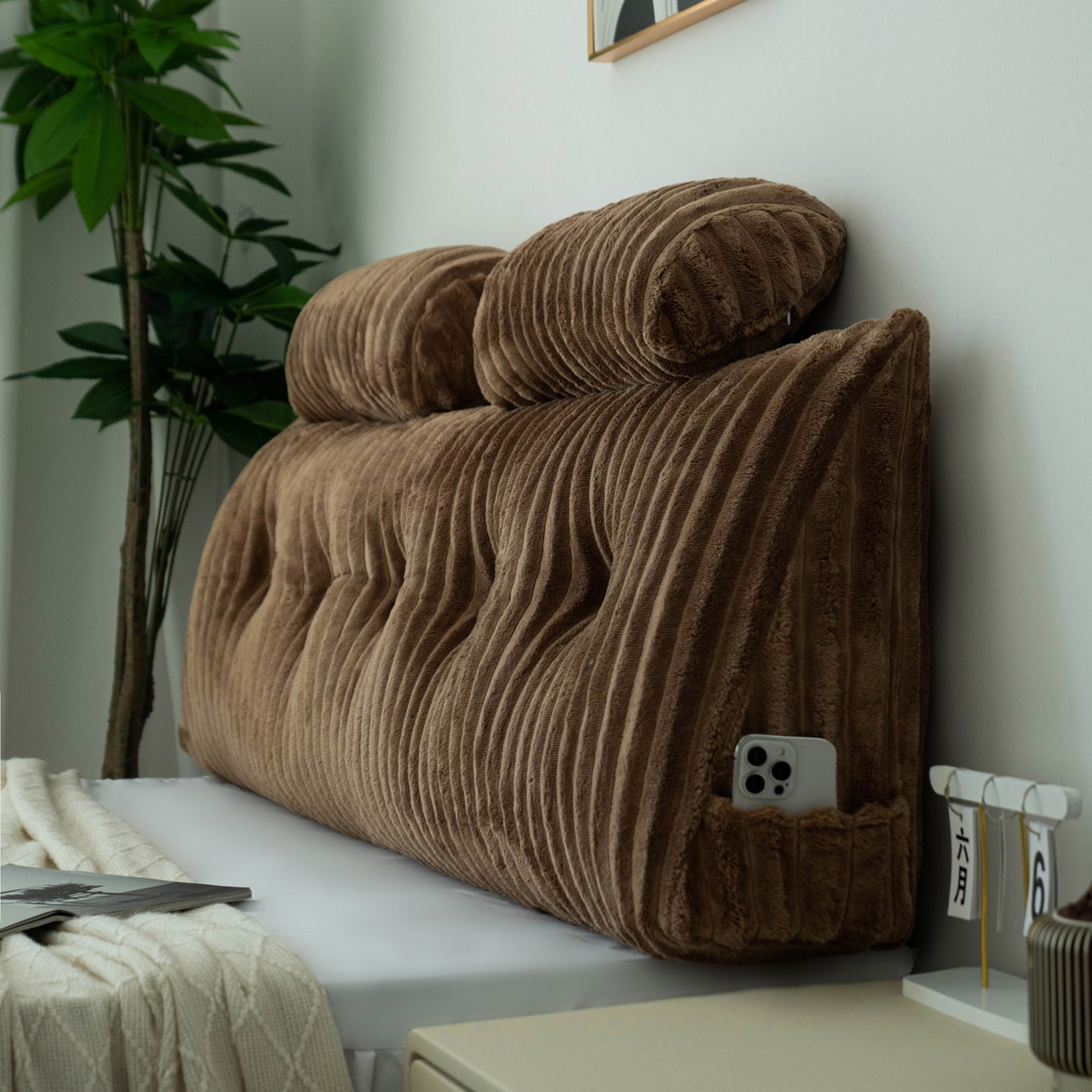 91家纺网 家纺一手货源 找家纺 美达人 2025新款兔绒抽条三角靠垫加枕头 Ziyu-兔绒-咖色