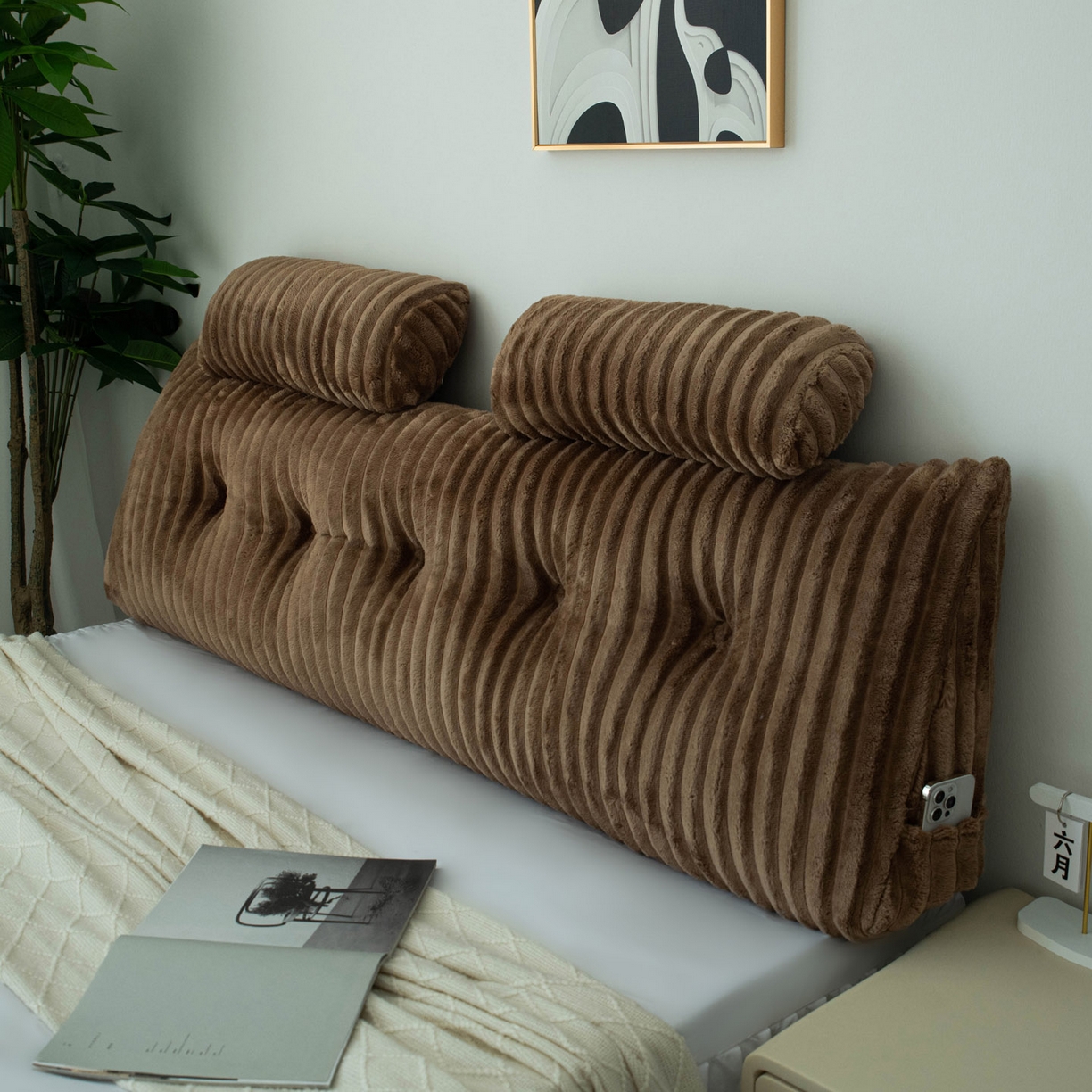 91家纺网 家纺一手货源 找家纺 美达人 2025新款兔绒抽条三角靠垫加枕头 Ziyu-兔绒-咖色