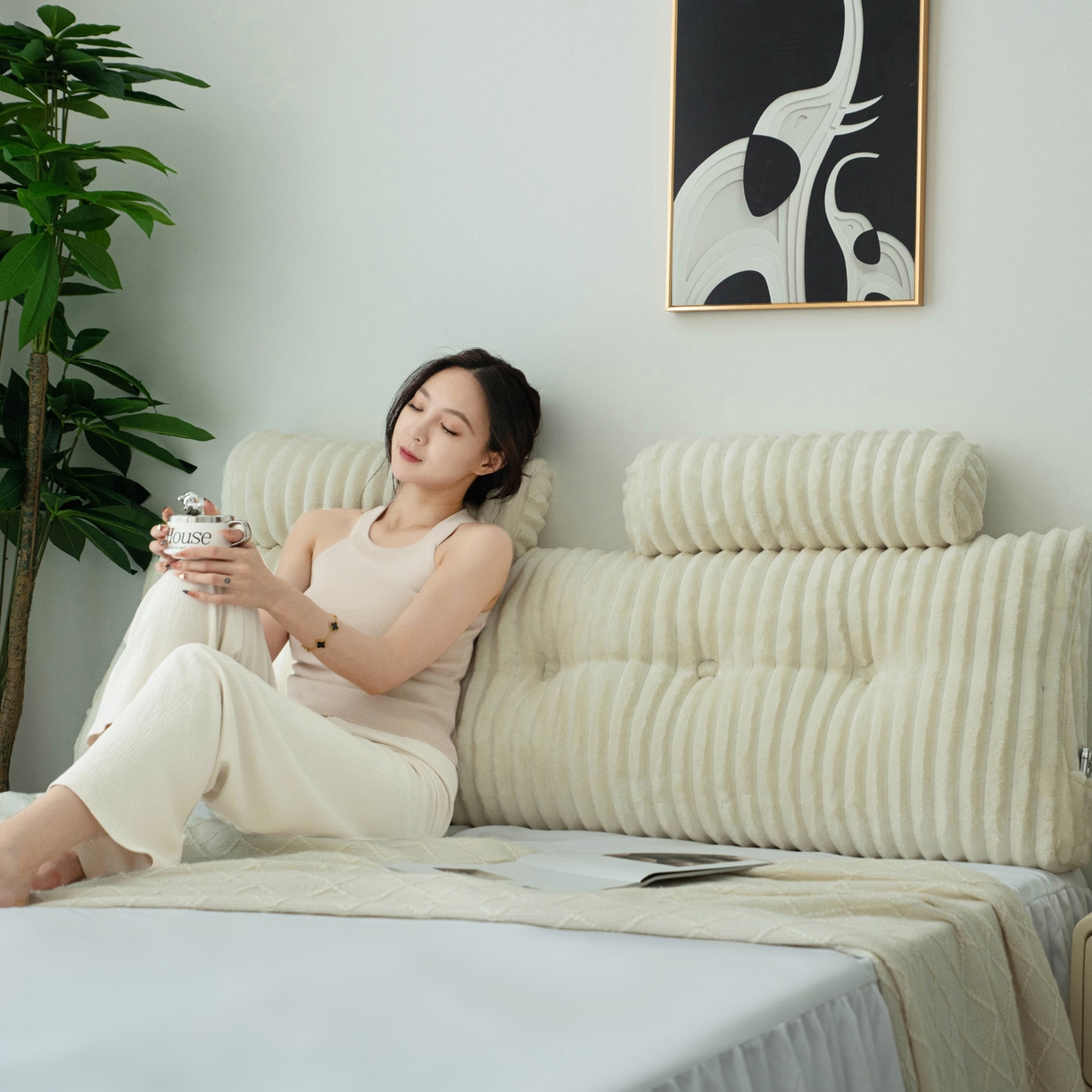 91家纺网 家纺一手货源 找家纺 美达人 2025新款兔绒抽条三角靠垫加枕头 Ziyu-兔绒-米白