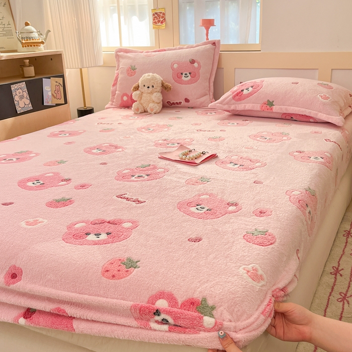 91家纺网 家纺一手货源 找家纺 川悦生活 2025新款高克重雪花绒卡通印花加厚保暖大床单床笠 床笠甜系粉熊