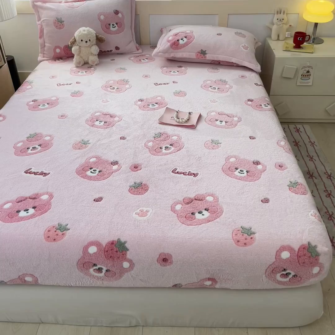91家纺网 家纺一手货源 找家纺 川悦生活 2025新款高克重雪花绒卡通印花加厚保暖大床单床笠 床笠甜系粉熊