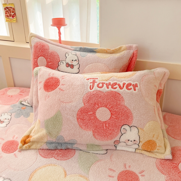 91家纺网 家纺一手货源 找家纺 川悦生活 2025新款高克重雪花绒卡通印花加厚保暖大床单床笠 床笠甜心花田