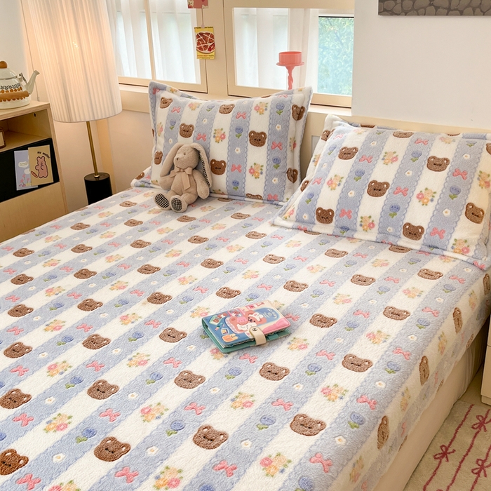 91家纺网 家纺一手货源 找家纺 川悦生活 2025新款高克重雪花绒卡通印花加厚保暖大床单床笠 床笠小熊花园