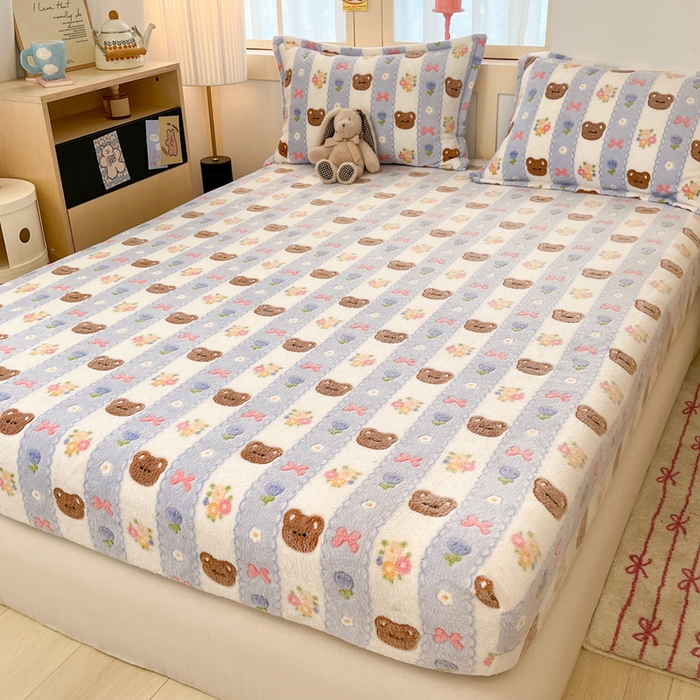 91家纺网 家纺一手货源 找家纺 川悦生活 2025新款高克重雪花绒卡通印花加厚保暖大床单床笠 床笠小熊花园